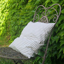 Cargar imagen en el visor de la galería, Cojín algodón rayas azules estilo marino