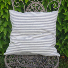 Cargar imagen en el visor de la galería, Cojín algodón rayas azules estilo marino
