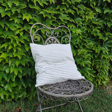 Cargar imagen en el visor de la galería, Cojín algodón rayas azules estilo marino