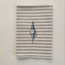 Cargar imagen en el visor de la galería, Servilleta Concha Tibia Bordada