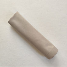 Cargar imagen en el visor de la galería, Servilleta algodón color beige dobladillo inglete