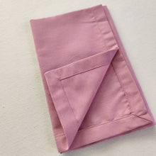 Cargar imagen en el visor de la galería, Servilleta algodón color rosa dobladillo inglete