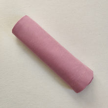 Cargar imagen en el visor de la galería, Servilleta algodón color rosa dobladillo inglete