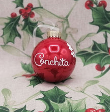 Cargar imagen en el visor de la galería, Bola de Navidad de cristal personalizada