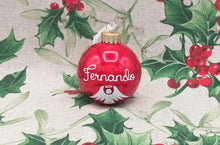 Cargar imagen en el visor de la galería, Bola de Navidad de cristal personalizada