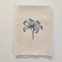 Cargar imagen en el visor de la galería, Servilleta Flor Bella de Día Bordada
